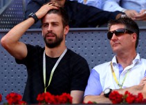 Piqué, pitado por parte del público en la Caja Mágica