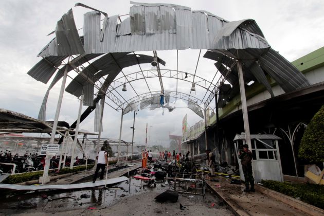 El supermercado ha quedado completamente destrozado El supermercado ha quedado completamente destrozado