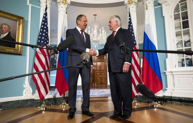 El secretario de Estado de los Estados Unidos, Rex Tillerson (d), en su reunión con el ministro de Exteriores ruso, Serguéi Lavrov (i), en el Departamento de Estado en Washington (Estados Unidos), el pasado 10 de mayo de 2017 El secretario de Estado de los Estados Unidos, Rex Tillerson (d), en su reunión con el ministro de Exteriores ruso, Serguéi Lavrov (i), en el Departamento de Estado en Washington (Estados Unidos), el pasado 10 de mayo de 2017