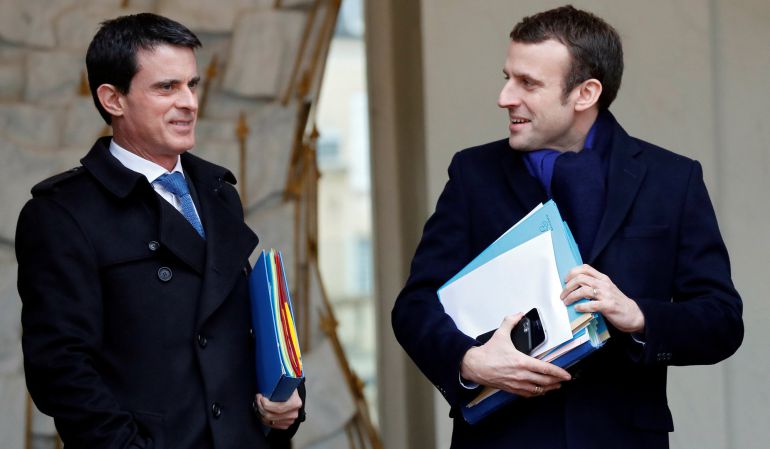 Manuel Valls (L) y Emmanuel Macron (R) durante un encuentro el año pasado Manuel Valls (L) y Emmanuel Macron (R) durante un encuentro el año pasado