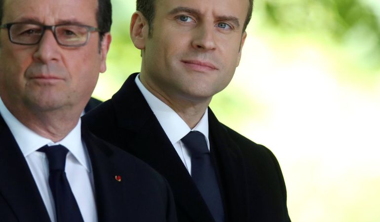 Hollande lega a Macron una Francia herida por el terrorismo y dividida Hollande lega a Macron una Francia herida por el terrorismo y dividida