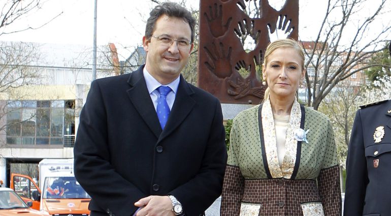 El exalcalde de Leganés, Jesús Gómez, junto a la exdelegada del Gobierno en Madrid, Cristina Cifuentes, en una foto de archivo de 2014. El exalcalde de Leganés, Jesús Gómez, junto a la exdelegada del Gobierno en Madrid, Cristina Cifuentes, en una foto de archivo de 2014.