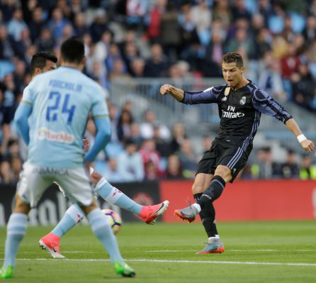 Cristiano arma el disparo para el primer gol al Celta. Cristiano arma el disparo para el primer gol al Celta.