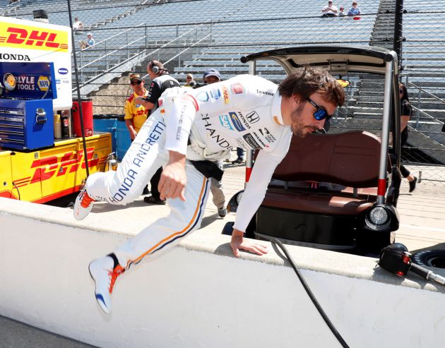 Fernando Alonso, durante los entrenamientos en Indianápolis Fernando Alonso, durante los entrenamientos en Indianápolis