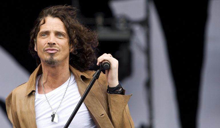 Foto de archivo del músico estadounidense Chris Cornell durante una actuación en el festival Pinkpop 2009 en Landgraaf (Holanda). Foto de archivo del músico estadounidense Chris Cornell durante una actuación en el festival Pinkpop 2009 en Landgraaf (Holanda).