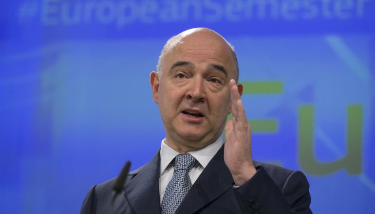 El comisario europeo de Asuntos Económicos de la Unión Europea (UE), Pierre Moscovici, ofrece una rueda de prensa para presentar el Semestre Europeo en Bruselas (Bélgica) El comisario europeo de Asuntos Económicos de la Unión Europea (UE), Pierre Moscovici, ofrece una rueda de prensa para presentar el Semestre Europeo en Bruselas (Bélgica)