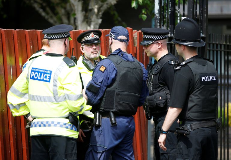 Agentes de la policía de Mánchester durante un registro Agentes de la policía de Mánchester durante un registro