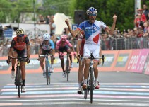 La última contrarreloj lo decidirá todo en el Giro