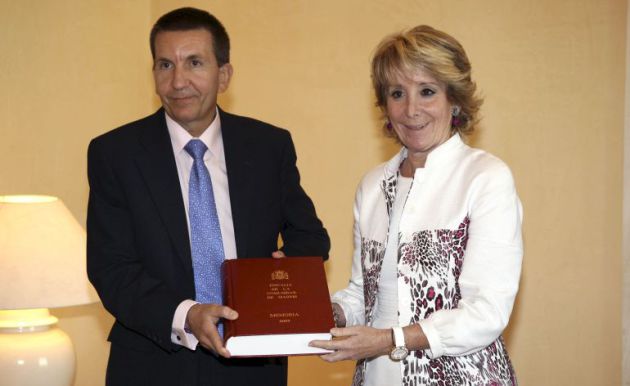 Esperanza Aguirre, junto a Manuel Moix, en una imagen de archivo Esperanza Aguirre, junto a Manuel Moix, en una imagen de archivo