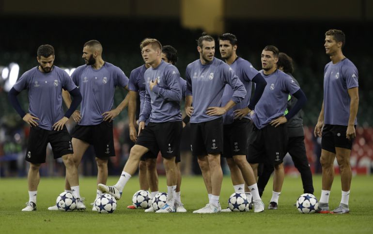 Los jugadores del Real, durante el entrenamiento en Cardiff Los jugadores del Real, durante el entrenamiento en Cardiff