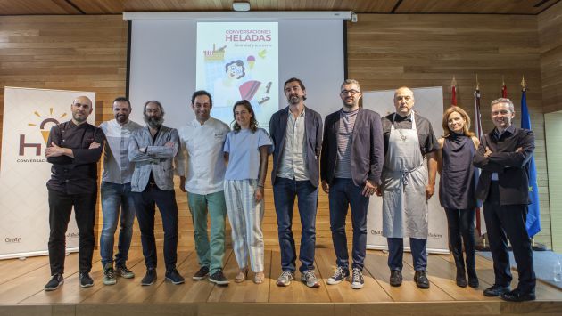 De izquierda a derecha: Luis Lera, Santi Taura, Santos Bregaña, Fernando Sáenz, Angelines González, Txema Ibarra, Domingo García, Alejandro Rituerto, Coque de Blas y Rubén Picado. De izquierda a derecha: Luis Lera, Santi Taura, Santos Bregaña, Fernando Sáenz, Angelines González, Txema Ibarra, Domingo García, Alejandro Rituerto, Coque de Blas y Rubén Picado.