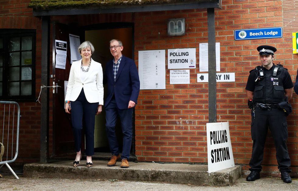Primera Ministra Theresa May y su marido Philip el día de las elecciones generales de Reino Unido 2017. Primera Ministra Theresa May y su marido Philip el día de las elecciones generales de Reino Unido 2017.