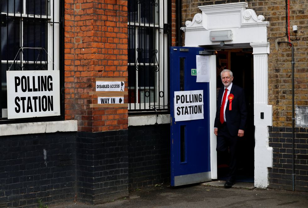 Jeremy Corbyn acude a votar en las jornadas electorales. Jeremy Corbyn acude a votar en las jornadas electorales.