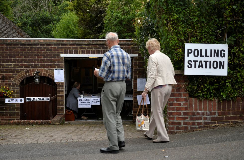 Colegio electoral en un garage privado en Londres, Reino unido. Colegio electoral en un garage privado en Londres, Reino unido.