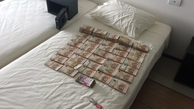 Imagen cedida por la Fiscalía de Colombia del dinero incautado a Edmundo Rodríguez, expresidente de Inassa, filial del Canal de Isabel II en Latinoamérica Imagen cedida por la Fiscalía de Colombia del dinero incautado a Edmundo Rodríguez, expresidente de Inassa, filial del Canal de Isabel II en Latinoamérica