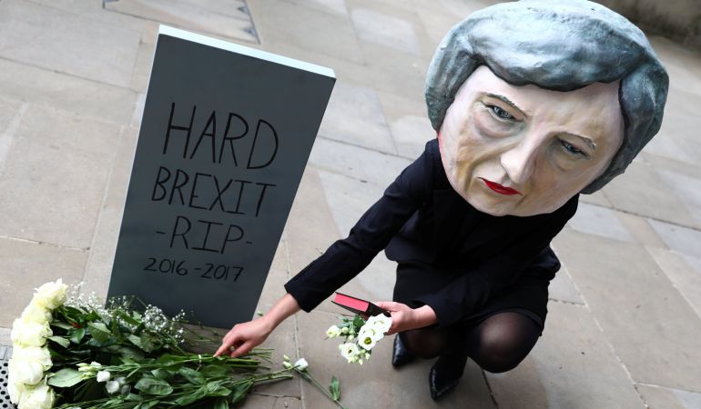 Protesta contra el Brexit en Downing Street después de las elecciones británicas. Protesta contra el Brexit en Downing Street después de las elecciones británicas.
