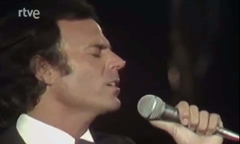 Julio Iglesias en 'Esta noche fiesta' Julio Iglesias en 'Esta noche fiesta'