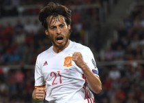 España sufre pero gana a Macedonia