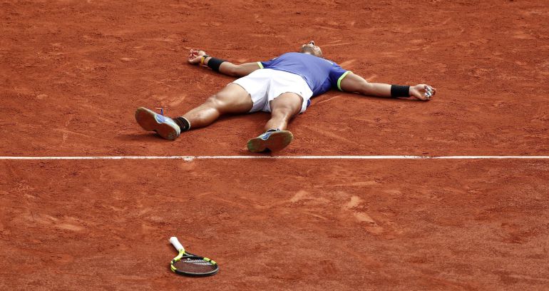 Rafa Nadal, nada más lograr su décimo Roland Garros. Rafa Nadal, nada más lograr su décimo Roland Garros.