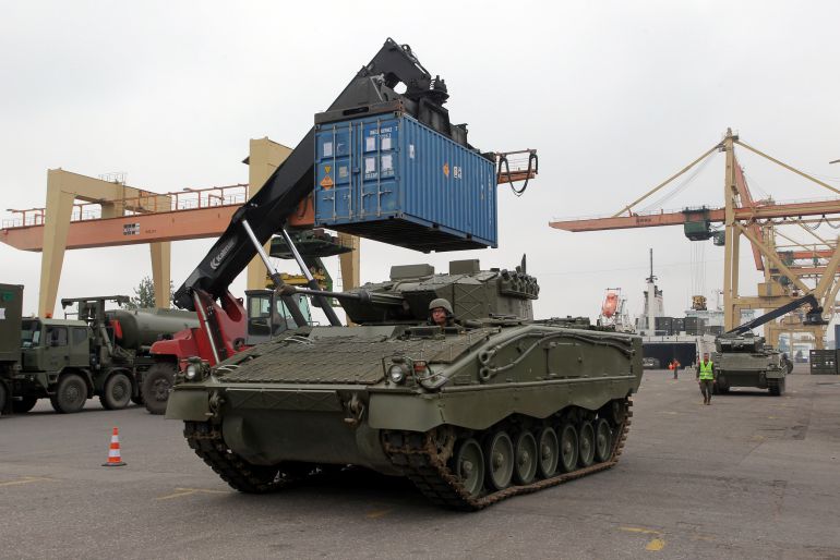 Tanques y militares españoles llegan a Letonia en el operativo que la OTAN tiene desplegado en ese país Tanques y militares españoles llegan a Letonia en el operativo que la OTAN tiene desplegado en ese país