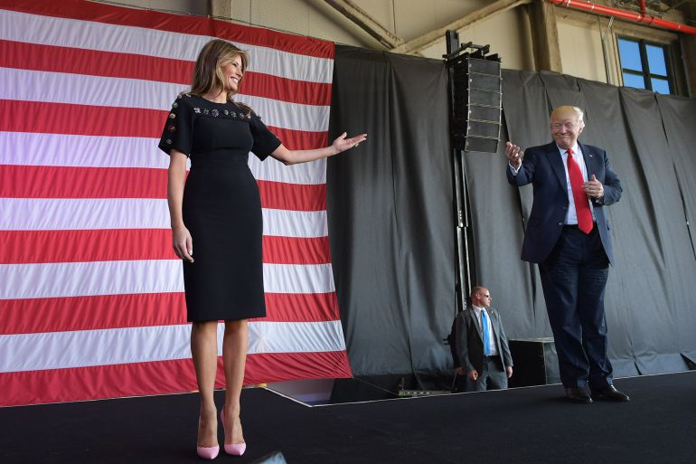 Melania Trump con vestido de la firma Dolce&Gabbana. Melania Trump con vestido de la firma Dolce&Gabbana.