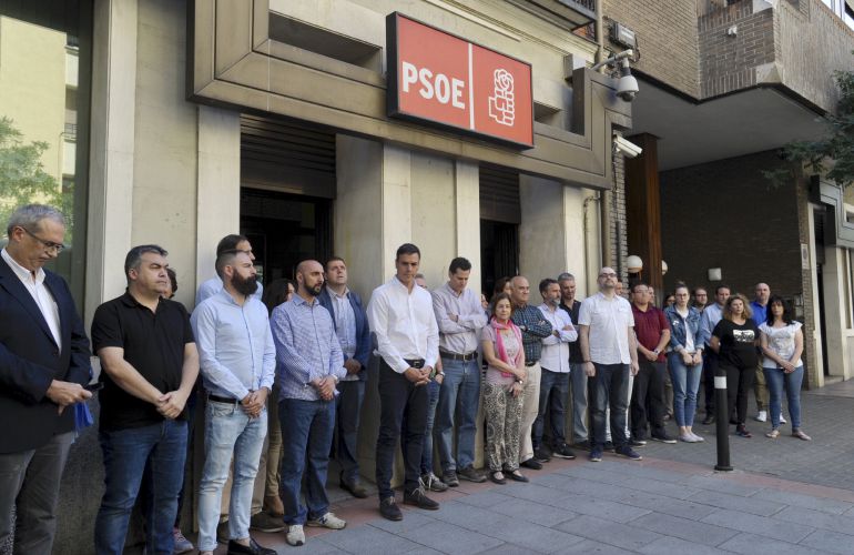 Pedro, Sánchez, junto a los trabajadores de Ferraz. Pedro, Sánchez, junto a los trabajadores de Ferraz.
