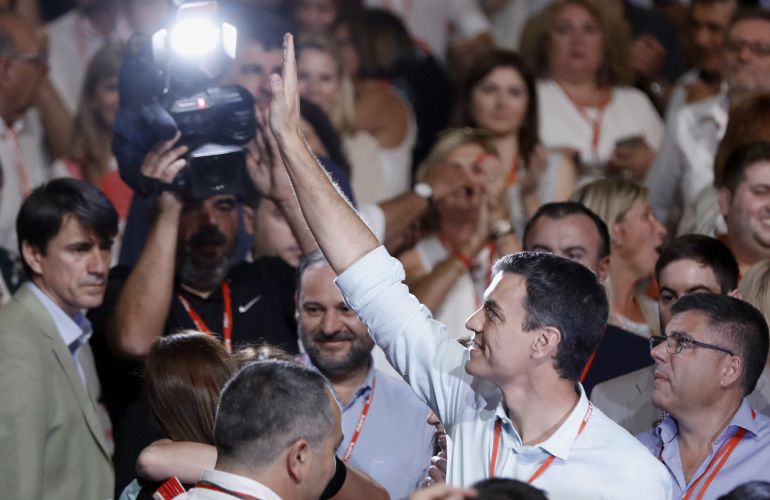 El líder del PSOE, Pedro Sánchez, aclamado a su llegada al 39 congreso federal de los socialistas El líder del PSOE, Pedro Sánchez, aclamado a su llegada al 39 congreso federal de los socialistas