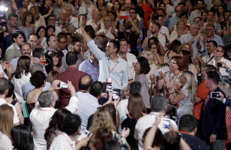 El líder del PSOE, Pedro Sánchez, aclamado a su llegada al 39 congreso federal de los socialistas El líder del PSOE, Pedro Sánchez, aclamado a su llegada al 39 congreso federal de los socialistas