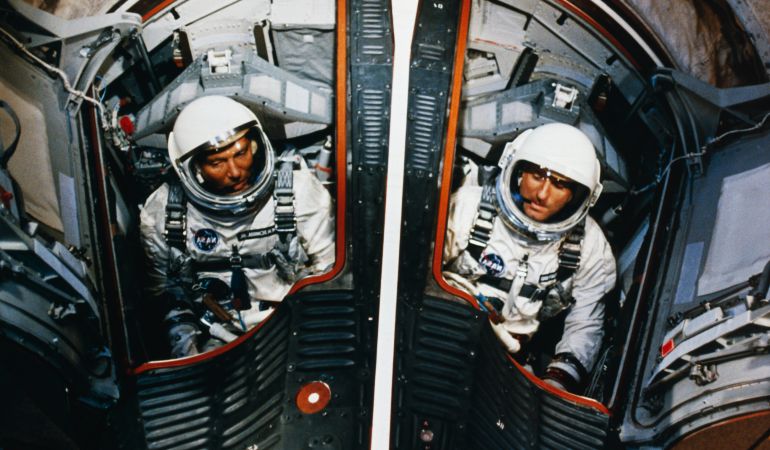 Los Walter Schirra y Tom Stafford en la nave Gemini 6. Los Walter Schirra y Tom Stafford en la nave Gemini 6.