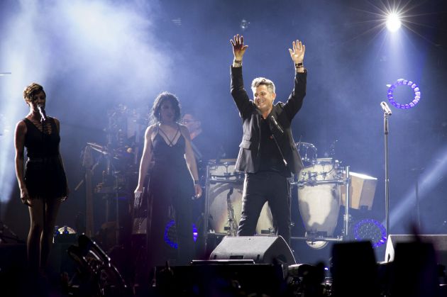 Alejandro Sanz durante el concierto ofrecido en el estadio Vicente Calderón. Alejandro Sanz durante el concierto ofrecido en el estadio Vicente Calderón.
