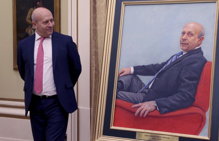 El exministro de Educación, Cultura y Deporte José Ignacio Wert durante la colocación de un retrato suyo en la sede ministerial. El exministro de Educación, Cultura y Deporte José Ignacio Wert durante la colocación de un retrato suyo en la sede ministerial.
