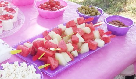 Una merienda saludable tiene múltiples opciones. Una merienda saludable tiene múltiples opciones.