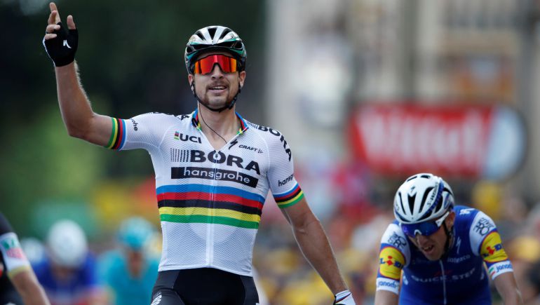 Peter Sagan celebra su victoria en la tercera etapa del Tour. Peter Sagan celebra su victoria en la tercera etapa del Tour.