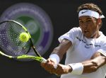 -FOTODELDIA- w49 WIMBLEDON (REINO UNIDO), 03/07/2017.- El tenista español Rafael Nadal devuelve una bola al australiano John Millman durante el partido de primera ronda del torneo de Wimbledon que ambos disputaron en el All England Lawn Tennis Club de Londres, Reino Unido, hoy, 3 de julio de 2017. EFE/FACUNDO ARRIZABALAGA SÓLO USO EDITORIAL/PROHIBIDO SU USO COMERCIAL
