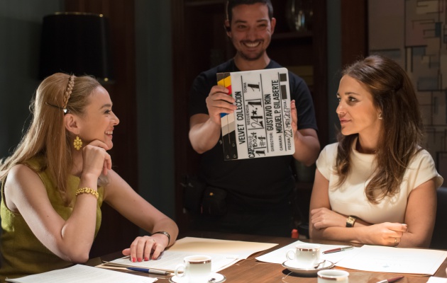 Marta Hazas y Paula Echevarría en el rodaje de 'Velvet Colección' Marta Hazas y Paula Echevarría en el rodaje de 'Velvet Colección'