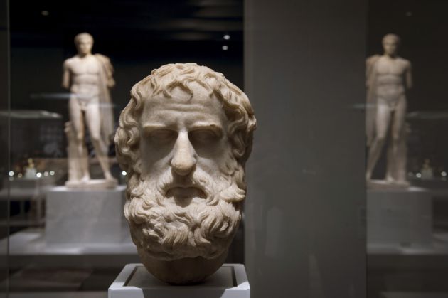 Cabeza de mármol, version romana (69?96 DC) de una estatua griega de cuerpo entero (330-300 AC), una de las piezas de la exposición "Agon! La competición en la Antigua Grecia" Cabeza de mármol, version romana (69?96 DC) de una estatua griega de cuerpo entero (330-300 AC), una de las piezas de la exposición "Agon! La competición en la Antigua Grecia"