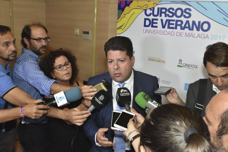 El ministro principal de Gibraltar, Fabián Picardo, momentos antes de participar en los cursos de verano de la UMA en el Palacio de Congresos de Marbella (Málaga) El ministro principal de Gibraltar, Fabián Picardo, momentos antes de participar en los cursos de verano de la UMA en el Palacio de Congresos de Marbella (Málaga)