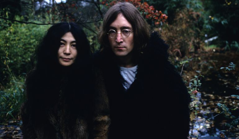 Yoko Ono y John Lennon. Yoko Ono y John Lennon.