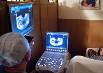 La mayoría de los españoles apoya la maternidad subrogada