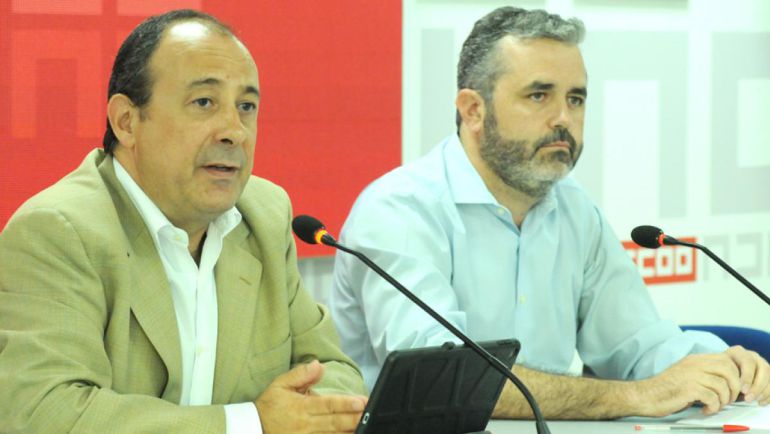 Carlos Bravo, Secretario de Protección Social de CCOO (izquierda) y Enrique Martín, adjunto´a la Secretaría, durante la presentación del informe Carlos Bravo, Secretario de Protección Social de CCOO (izquierda) y Enrique Martín, adjunto´a la Secretaría, durante la presentación del informe