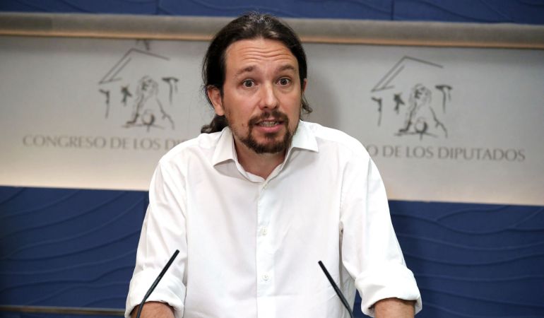 El líder de Podemos, Pablo Iglesias, durante la rueda de prensa que ha ofrecido este jueves en el Congreso de los Diputados para expresar su opinión sobre la declaración del presidente del Gobierno, Mariano Rajoy, como testigo en el macrojuicio de corrupción de la trama Gürtel. El líder de Podemos, Pablo Iglesias, durante la rueda de prensa que ha ofrecido este jueves en el Congreso de los Diputados para expresar su opinión sobre la declaración del presidente del Gobierno, Mariano Rajoy, como testigo en el macrojuicio de corrupción de la trama Gürtel.