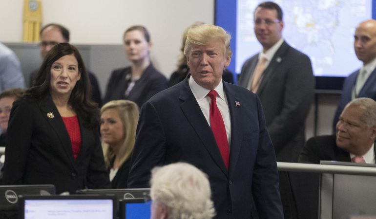 El presidente estadounidense, Donald Trump, visitando la sede de la Agencia Federal de Gestión de Emergencias (FEMA) en Washington DC. El presidente estadounidense, Donald Trump, visitando la sede de la Agencia Federal de Gestión de Emergencias (FEMA) en Washington DC.