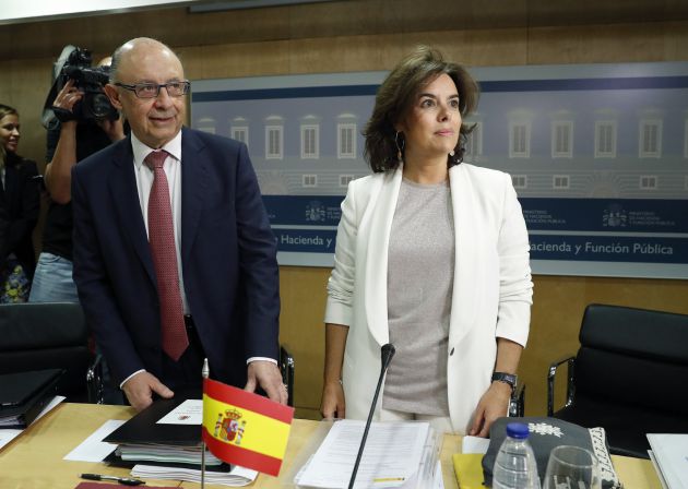 El ministro de Hacienda, Cristóbal Montoro y la vicepresidenta del Gobierno, Soraya Sáenz de Santamaría El ministro de Hacienda, Cristóbal Montoro y la vicepresidenta del Gobierno, Soraya Sáenz de Santamaría