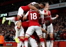El Arsenal remonta a lo grande al Leicester para llevarse el primer triunfo