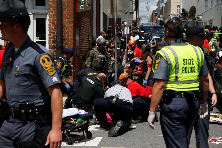 Personal sanitario atiende a los heridos tras el atropello de Charlottesville Personal sanitario atiende a los heridos tras el atropello de Charlottesville
