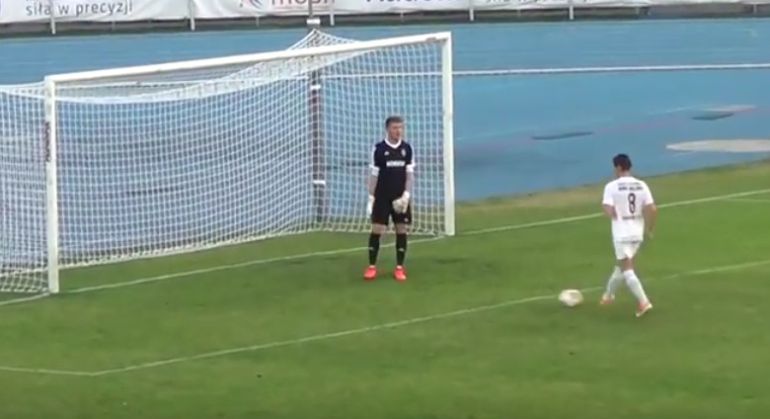 El momento en el que un jugador del Katowice marca el gol El momento en el que un jugador del Katowice marca el gol