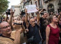 Pintadas en mezquitas, manifestaciones neonazis y otros actos islamófobos tras el atentado de Barcelona