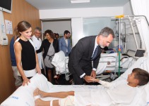 La Casa Real contesta a las críticas de la Generalitat por las fotos con los heridos