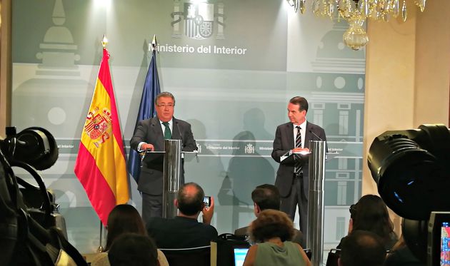 Zoido y Caballero durante la comparecencia de prensa Zoido y Caballero durante la comparecencia de prensa