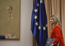 Báñez: El empleo que llega es de más calidad que el que se fue